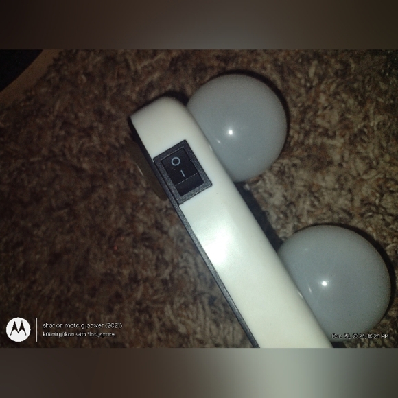 Hollywood Vanity LED Light 4 Bulbs12x2.5x2.75 Inches - Picture 3 of 6